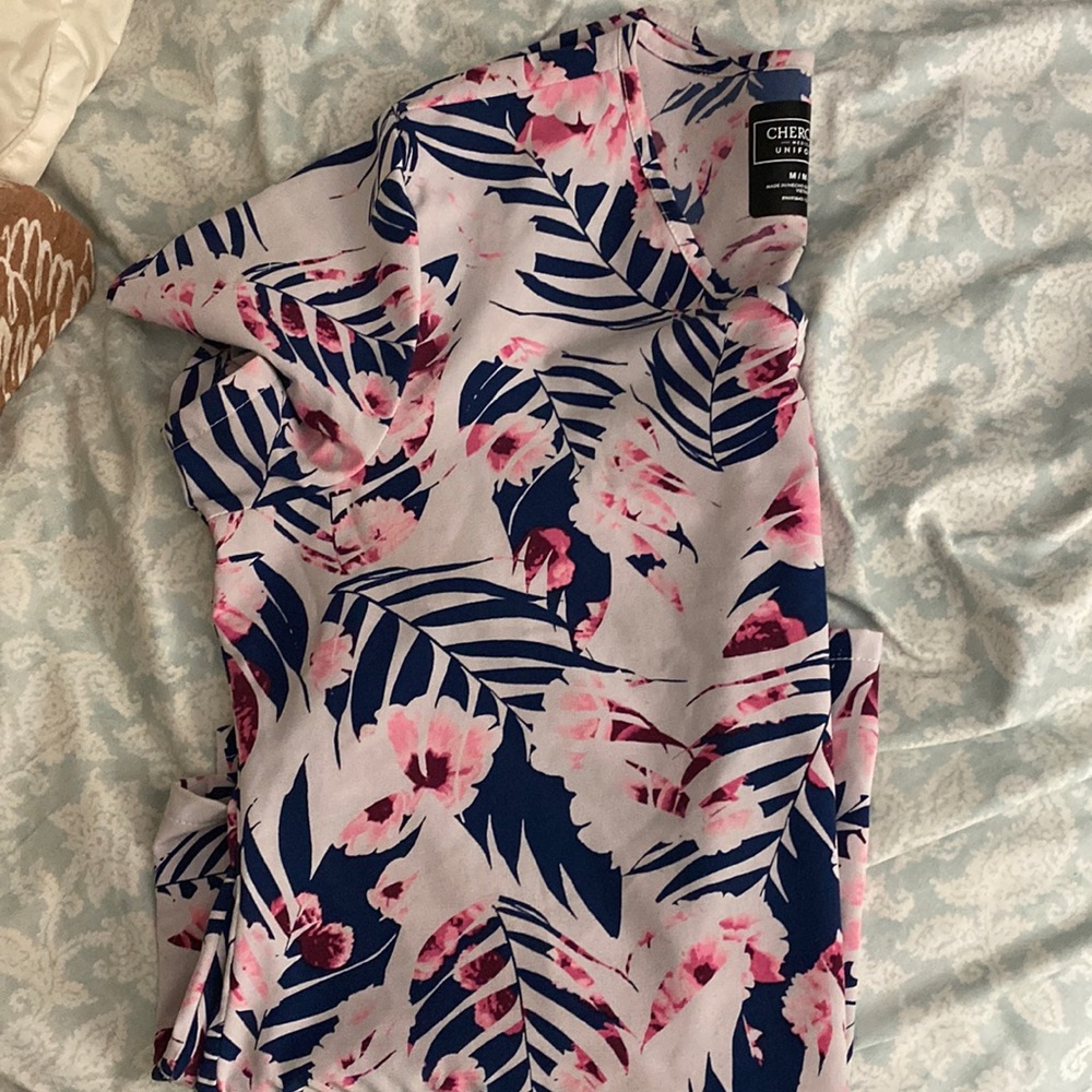 Cherokee scrub top
